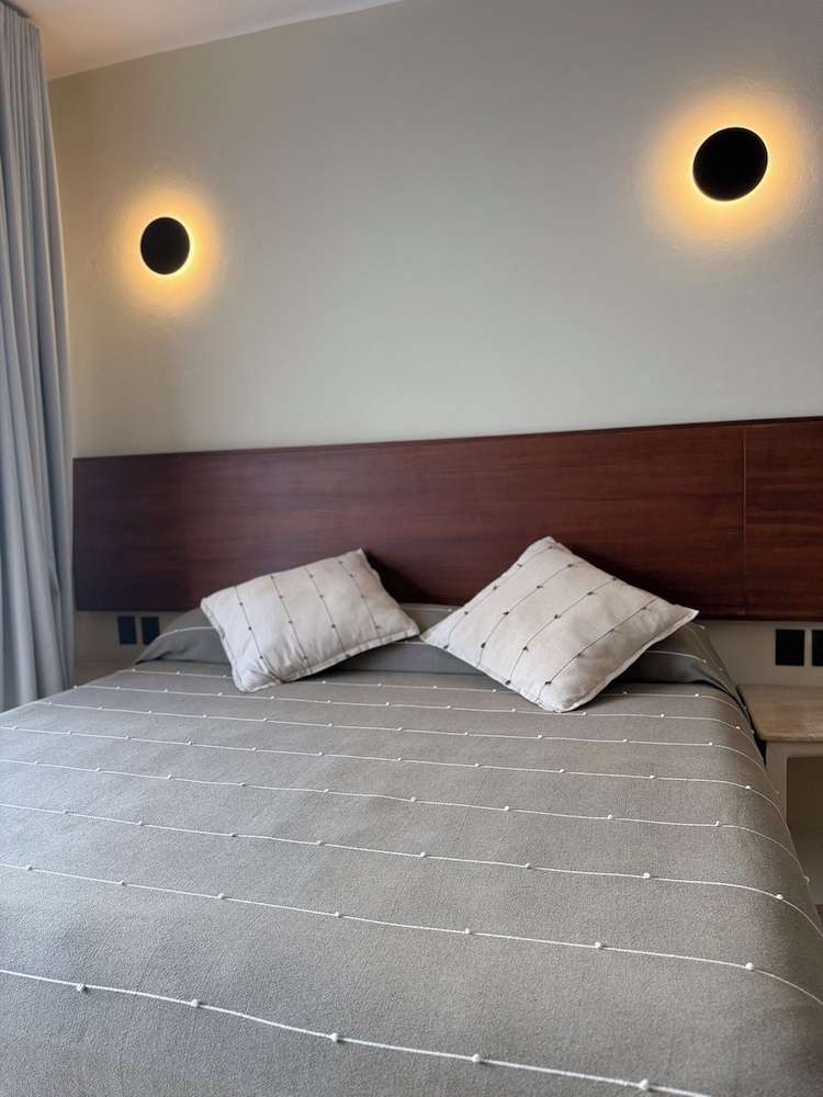 Deluxe Room, 1 King Bed
