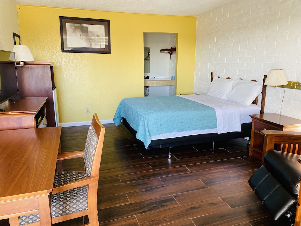 Newly Remodel Room, Queen Bed - Photo 5