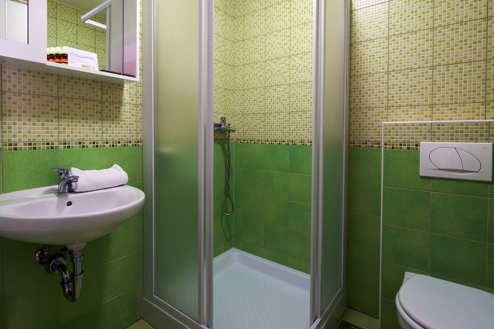 Two-Bedroom Apartment - Photo 5