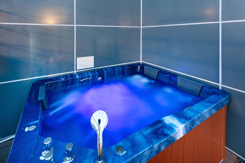 Private Pool (OPEN 4/25) & 24H Spa in Rooftop - Photo 20