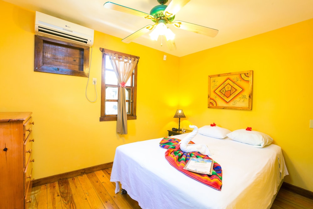 #19 & 20 Queen Room With Restaurant and partial Ocean View photo 1