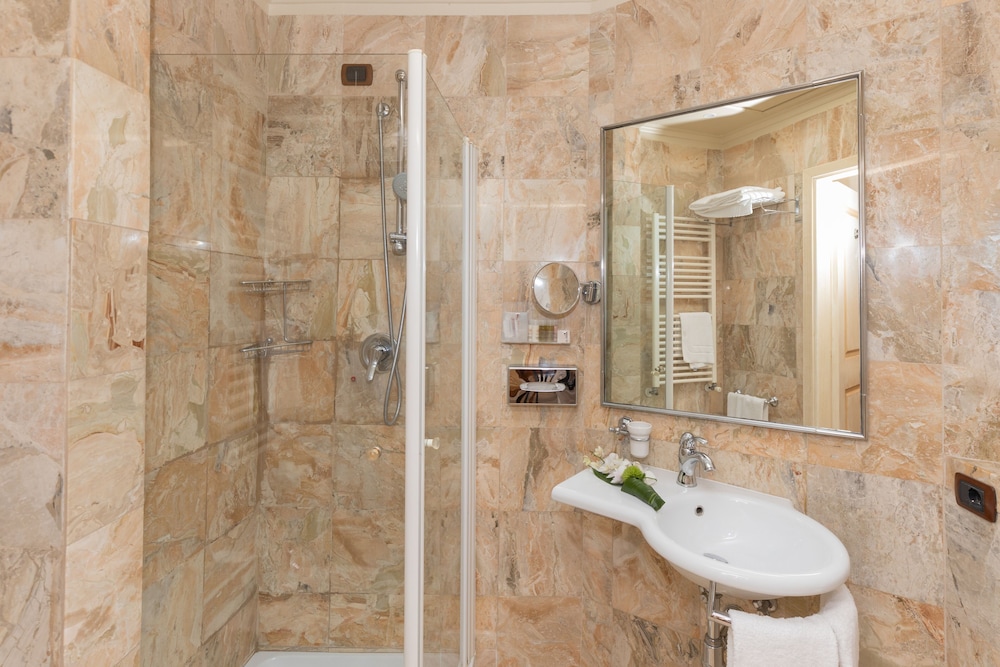 Double or Twin Room (Smart)