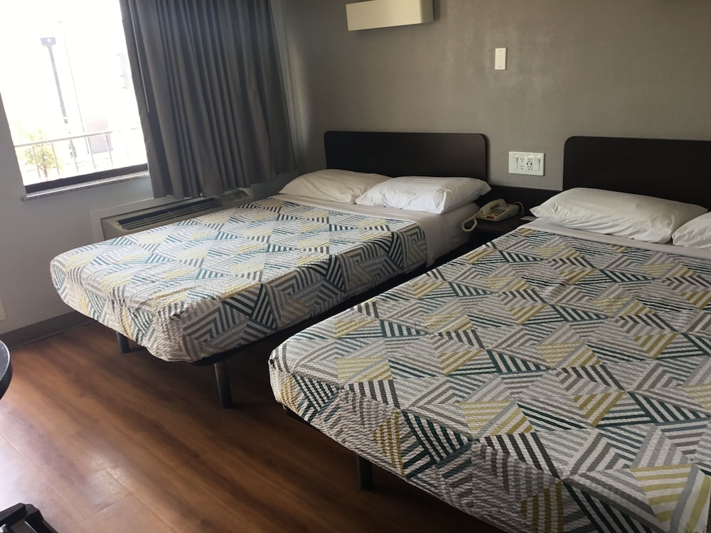 Deluxe Room, 2 Double Beds, Non Smoking, Refrigerator & Microwave photo 3