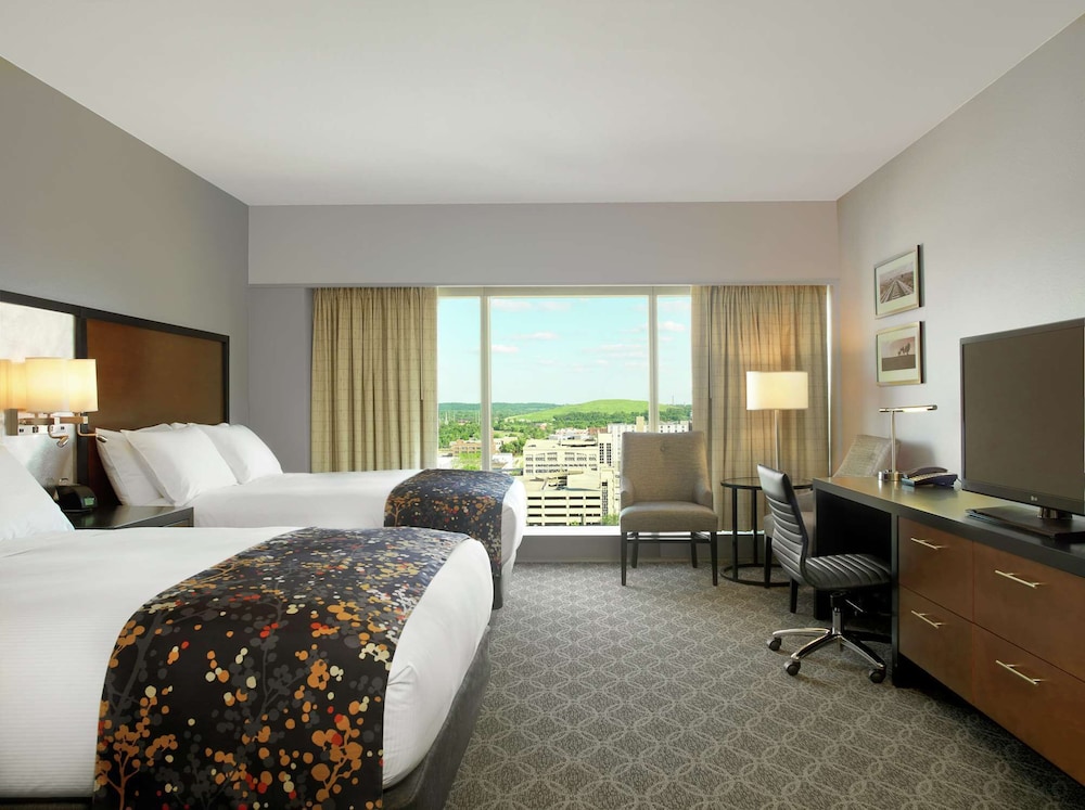 Room, 2 Double Beds, Accessible, City View (Roll-in Shower) photo 1