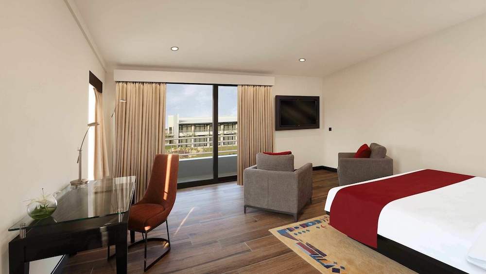 Executive Double Room, 1 Queen Bed, Pool View photo 3