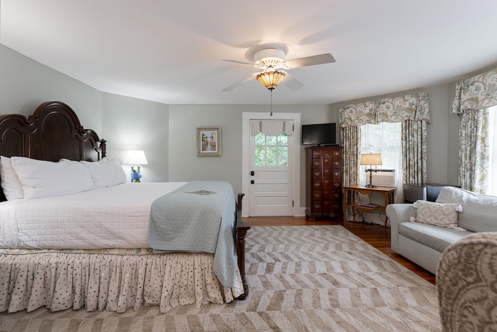 Room, 1 King Bed (Wible Suite) photo 3