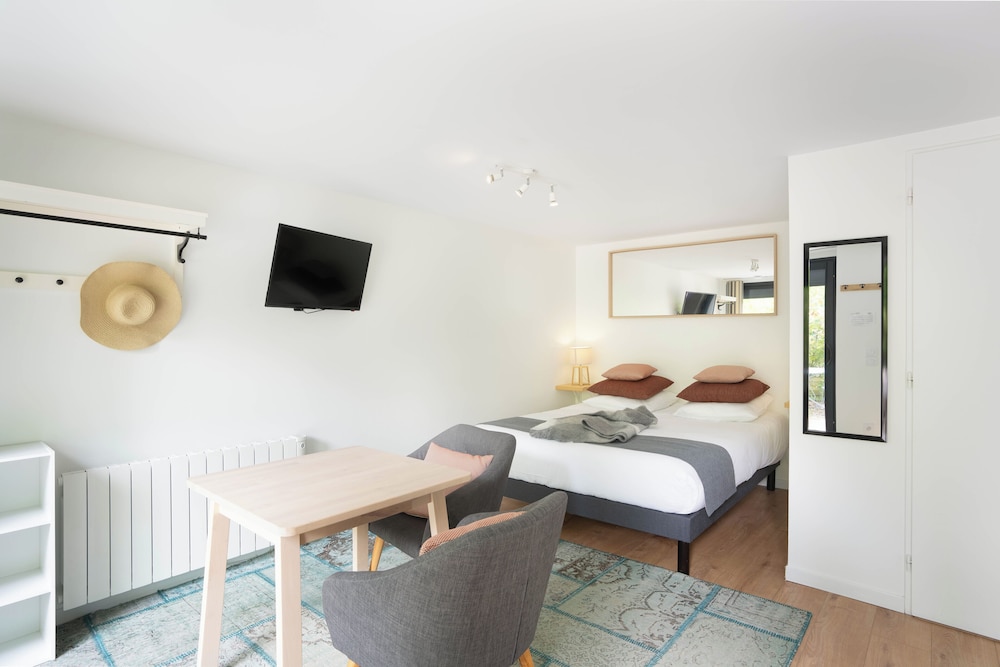 Premium Studio, Courtyard View, Courtyard Area