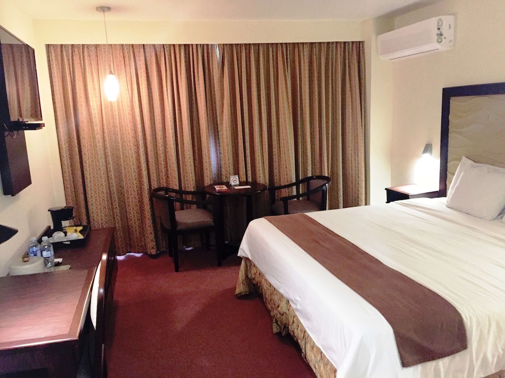 Executive Room, 1 King Bed, Non Smoking - Photo 7