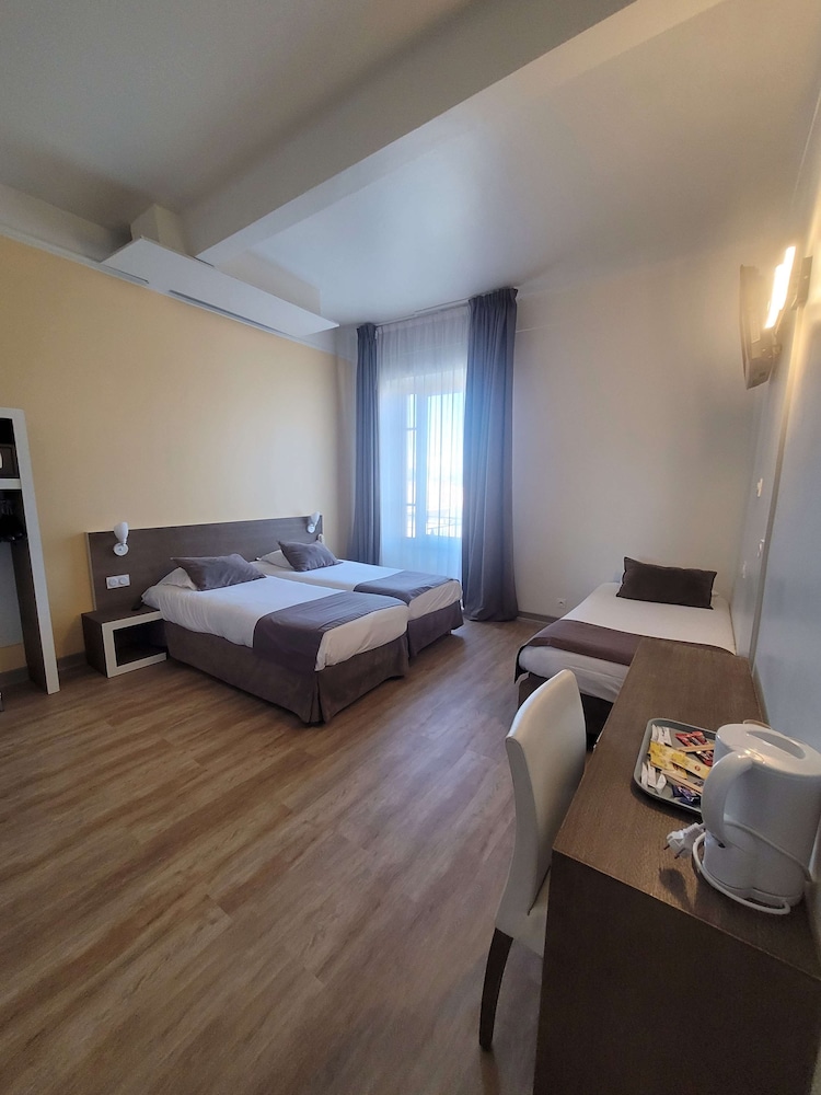 Standard Room, 3 Twin Beds - Photo 3