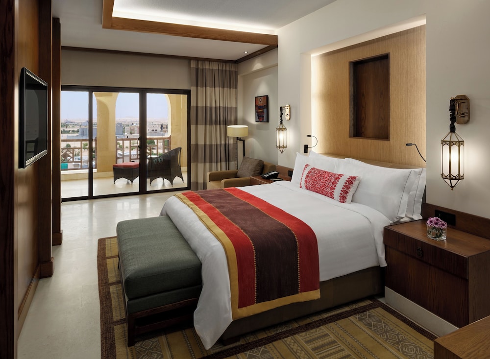 Junior Suite, 1 King Bed, Garden View photo 3
