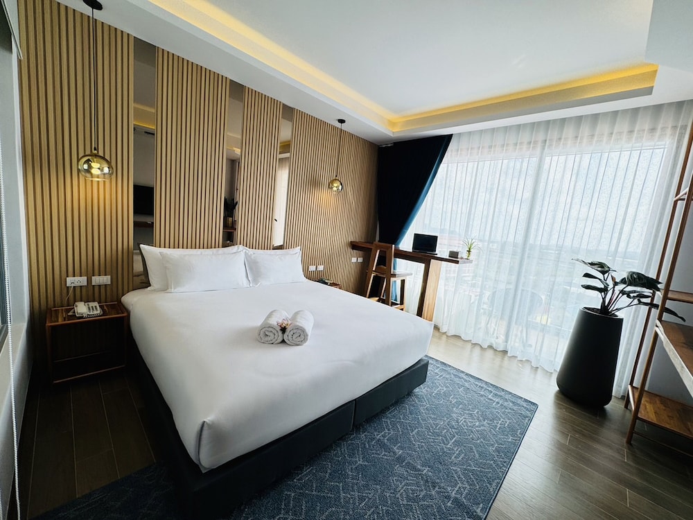 Premium Deluxe Double Room - Photo 12