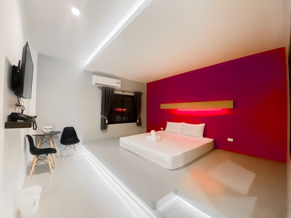 Standard Room, 1 King Bed photo 2