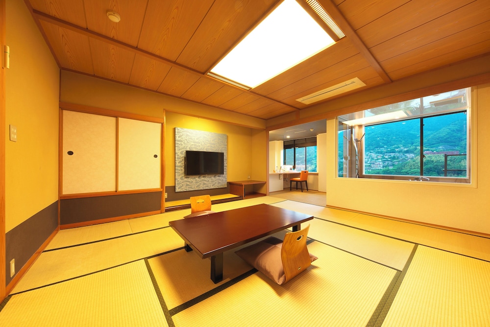 Traditional Room, Non Smoking, Mountain View photo 1