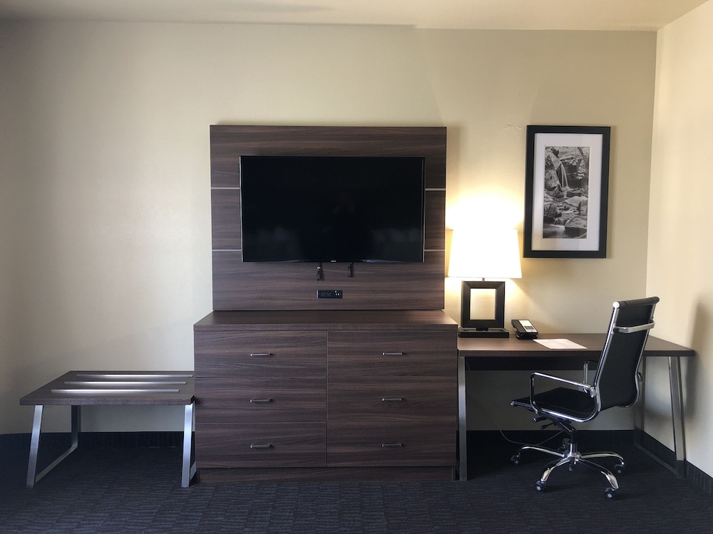 Suite, Multiple Beds, Accessible, Kitchen (with Sofabed) - Photo 2