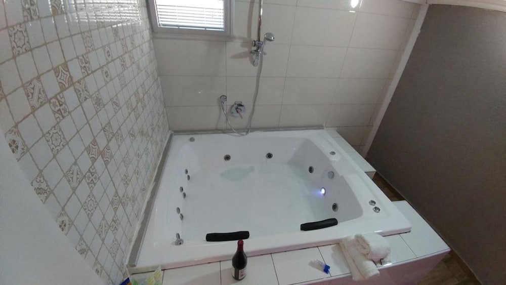 Classic Suite, Bathtub photo 3