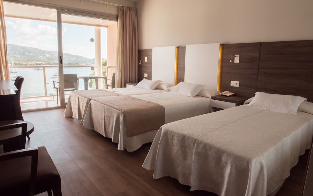 Double Room, Balcony, Sea View (high floor, 1 adult + 2 children)