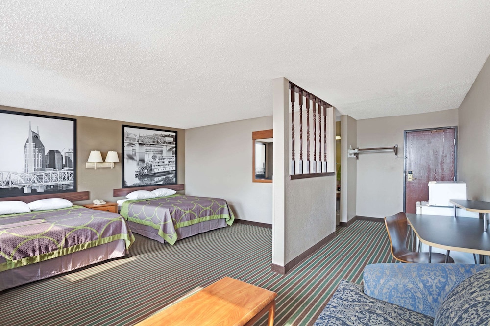 Studio Suite, 2 Queen Beds, Smoking - Photo 2