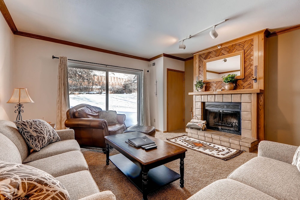 Condo, 2 Bedrooms
