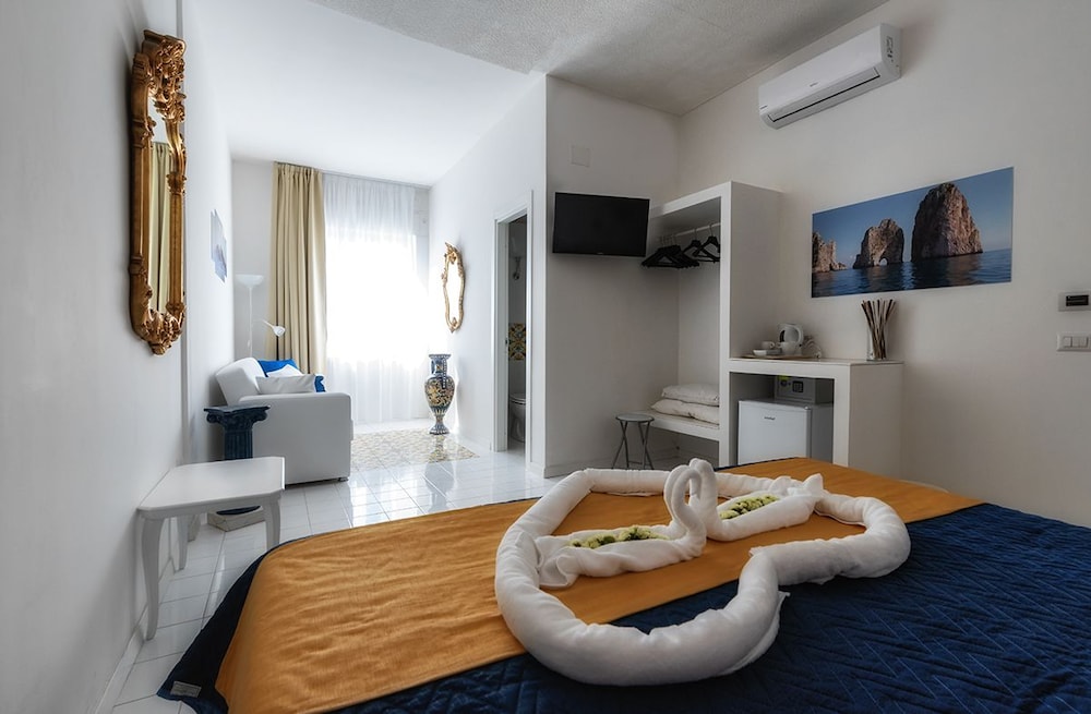 Design Triple Room, 1 Bedroom photo 3