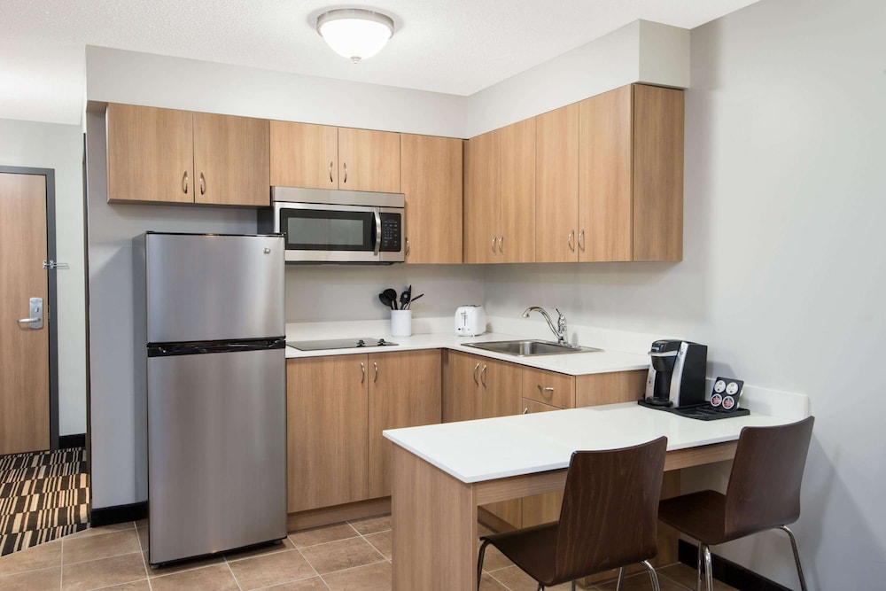 Suite, 1 Queen Bed, Non Smoking, Kitchenette photo 1