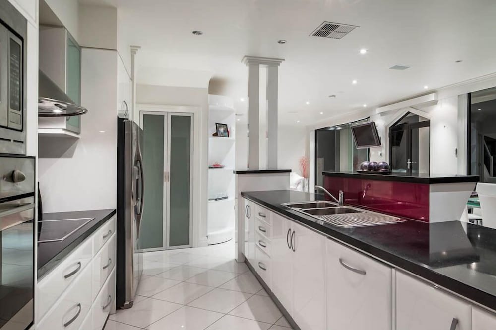 Executive House, Multiple Bedrooms, River View photo 2