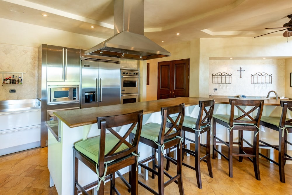 House, 4 Bedrooms, Accessible, Beach View photo 2