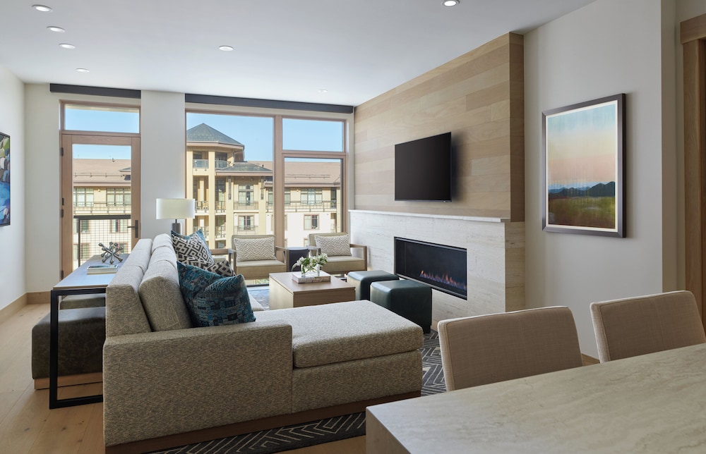 Mobility Accessible Cirque One Bedroom Premium Residence, Transfer Tub photo 2