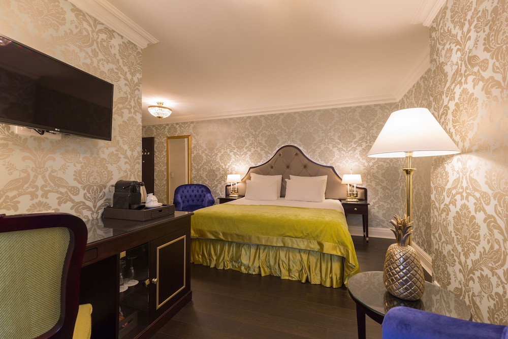 Standard Room, 1 Queen Bed - Photo 7