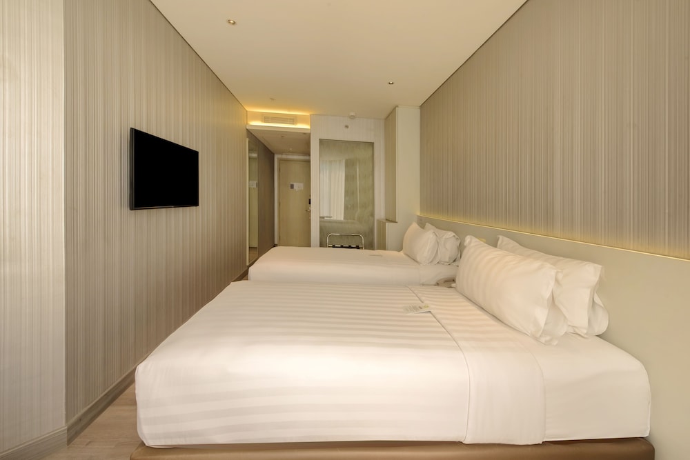 Deluxe Twin Room (Free Self Service Laundry) photo 3