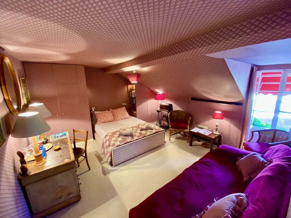 Classic Double Attic Room, Courtyard View - 3rd Floor photo 1