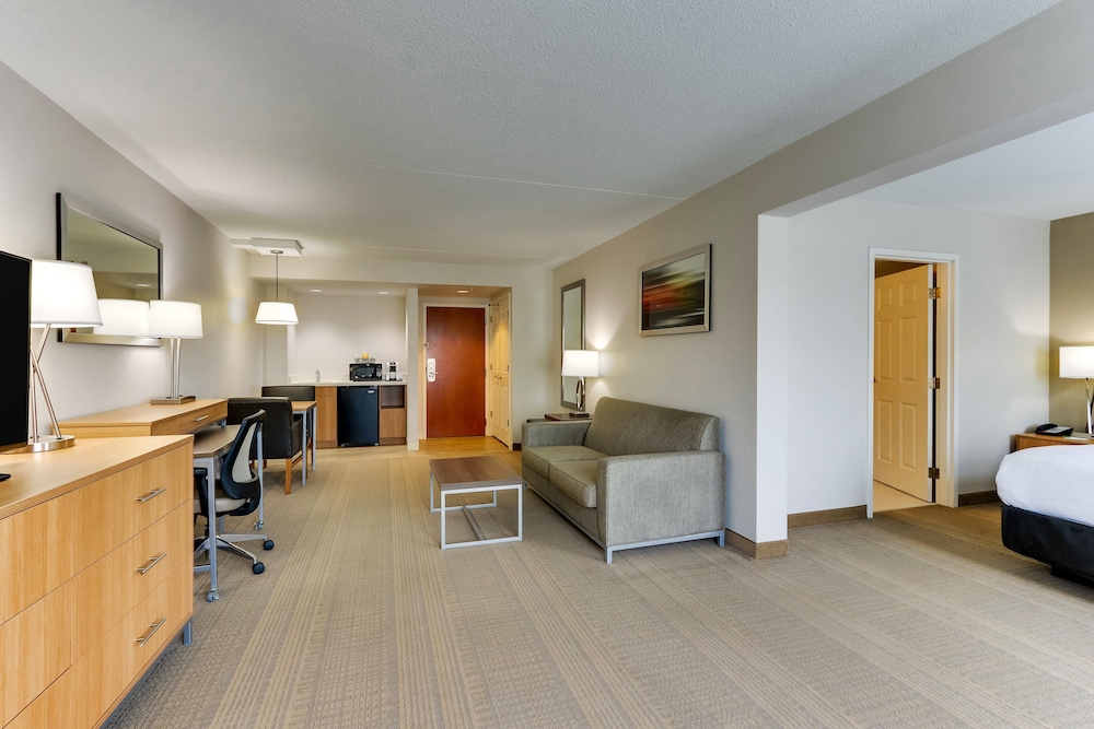Suite, 1 King Bed with Sofa bed (Dining) - Photo 1