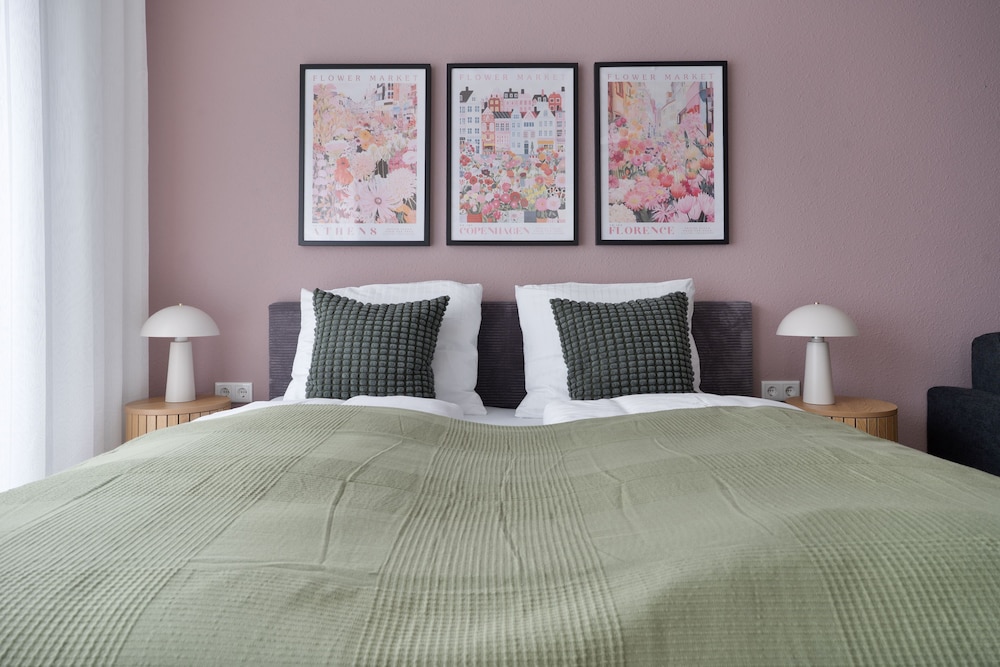 Deluxe Studio Suite, 1 Queen Bed with Sofa bed photo 2