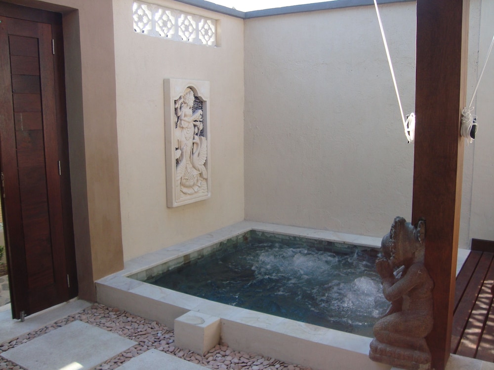 Jacuzzi Villa - Photo 4