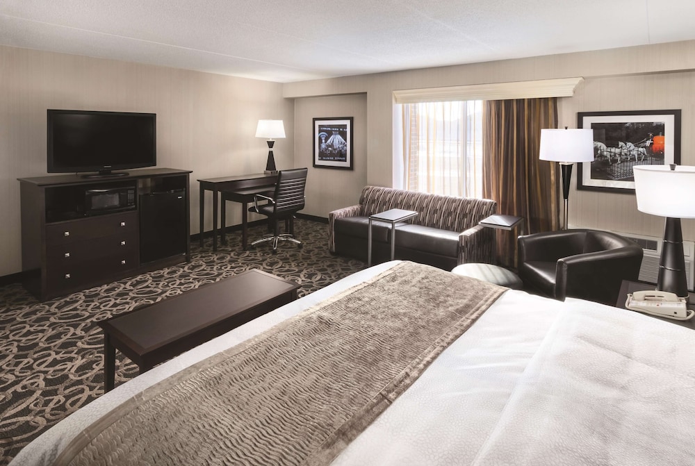 Standard Room, 1 King Bed, Non Smoking - Photo 1