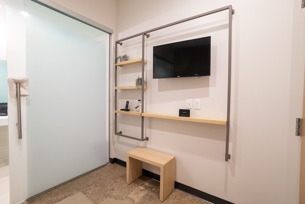 SOVA Accessible Room - Photo 2