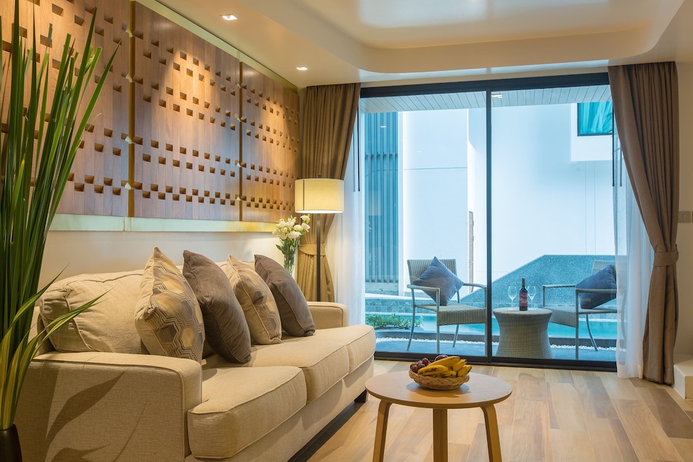 Duplex Suite with Pool Access photo 3