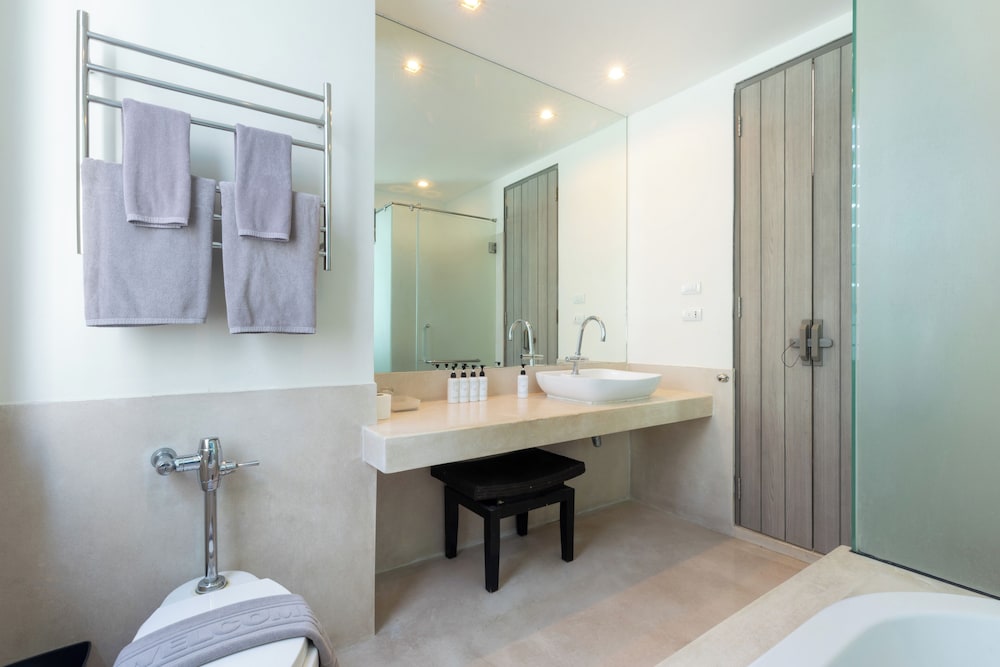 Pool Access Mini Suite Room - Photo 9