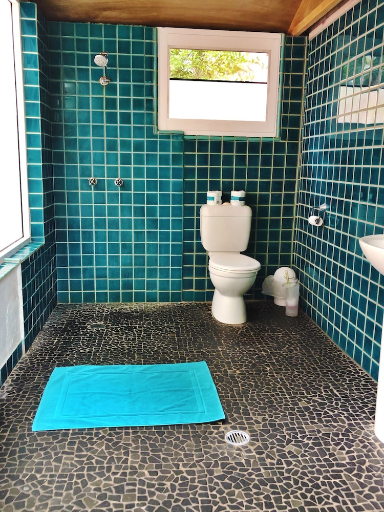 Basic Double Room, 1 Double Bed, Shared Bathroom photo 2