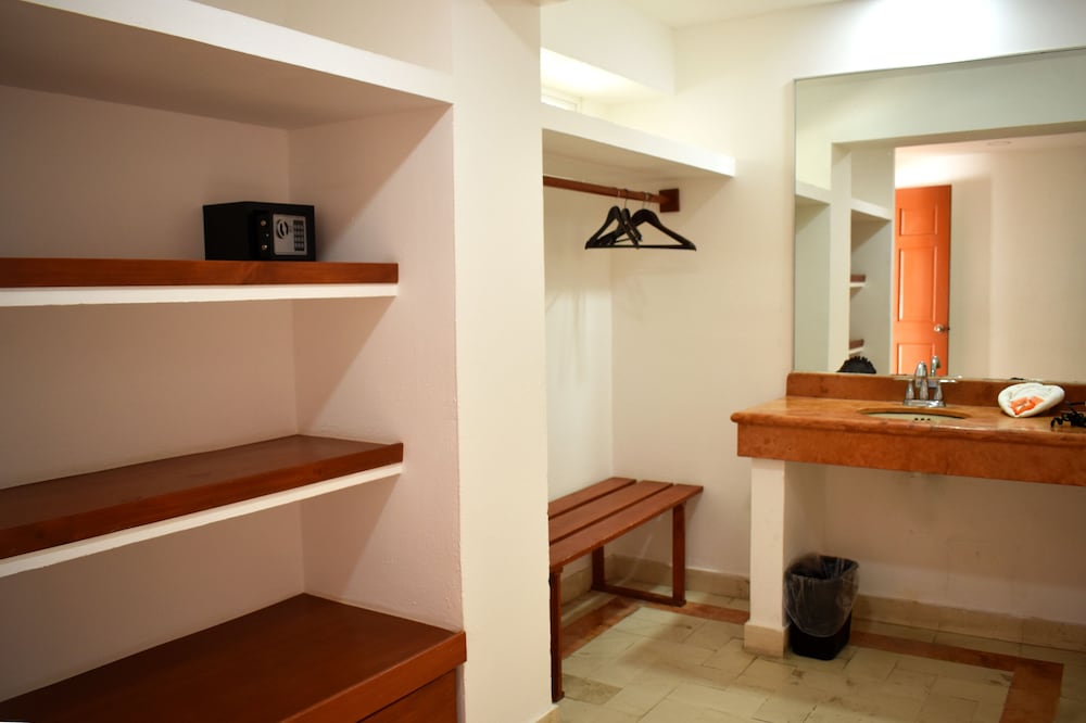 Junior Room - Photo 1