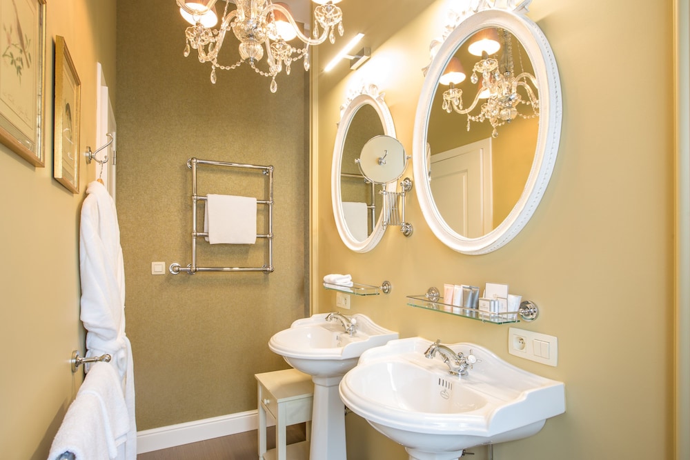 Deluxe Room - Photo 14