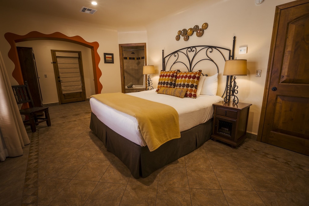 Luxury Suite photo 2