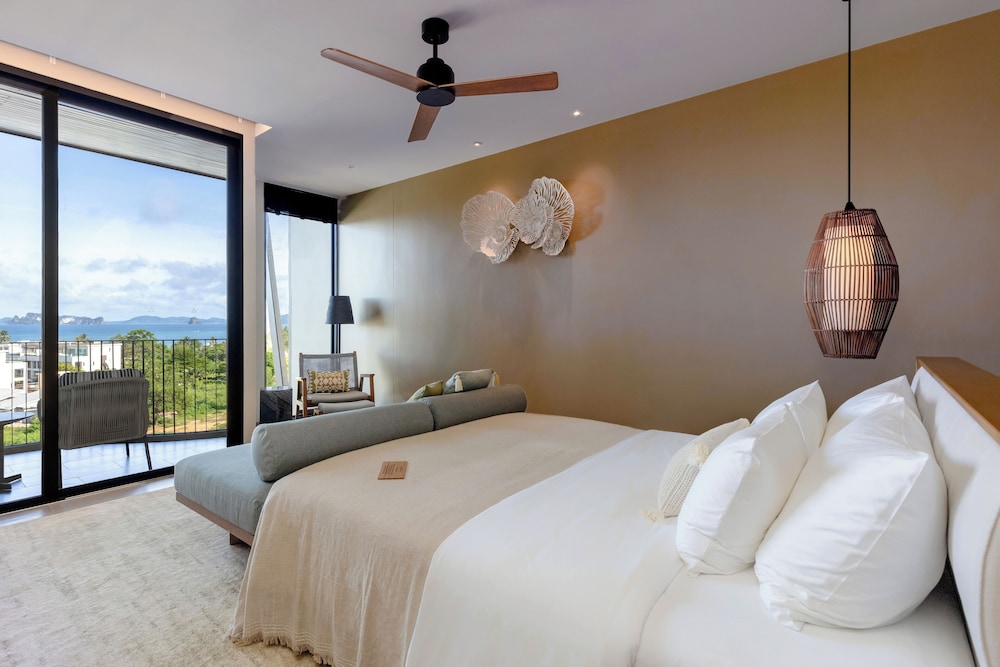 Luxe Plus Ocean View King with NAAM Wellness (hydrotherapy)