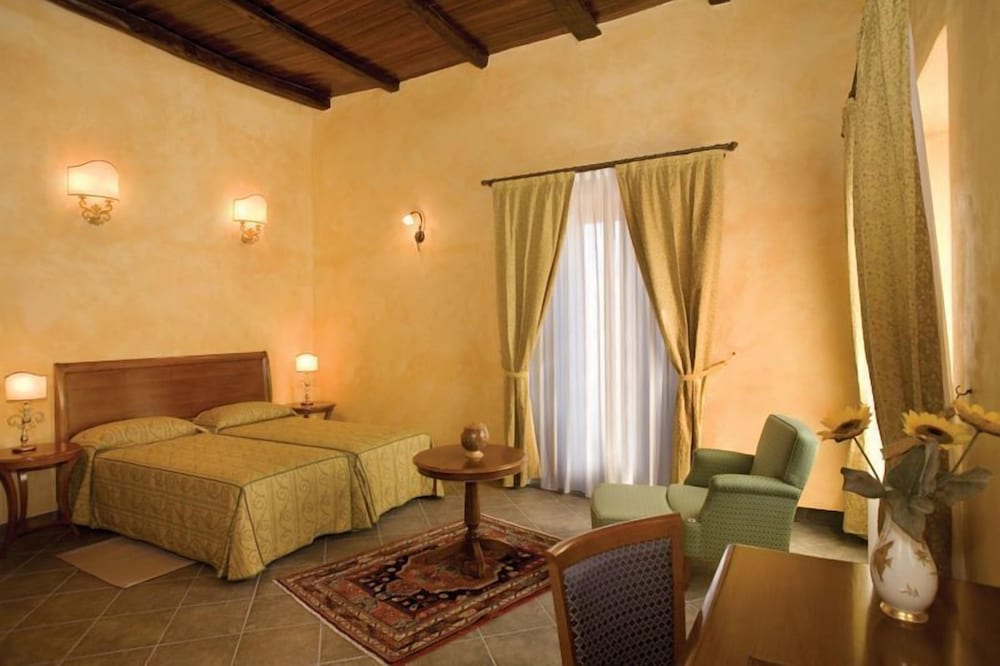 Economy Double or Twin Room, 1 Double or 2 Twin Beds photo 2