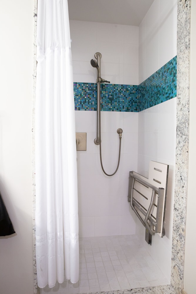 Standard Room, 2 Queen Beds, Accessible photo 3