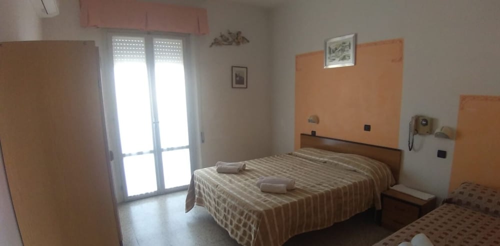 Basic Double or Twin Room photo 3