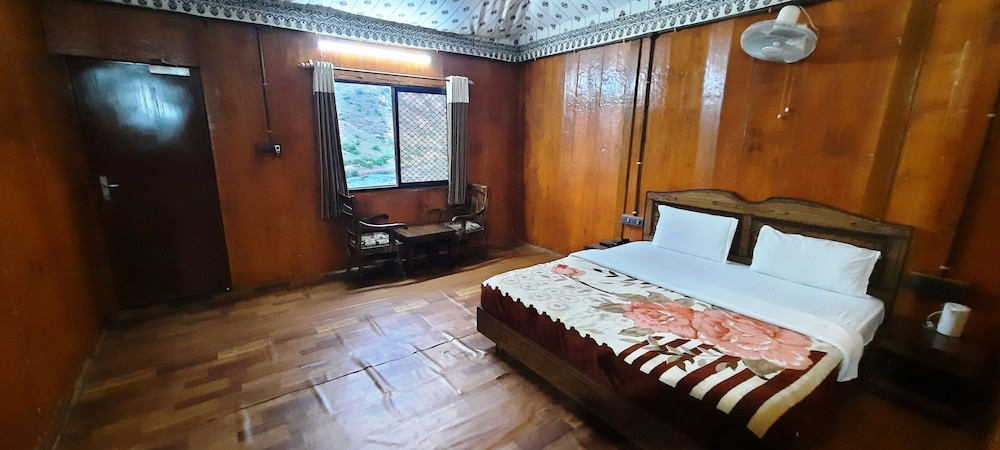 Wooden Cottage photo 2