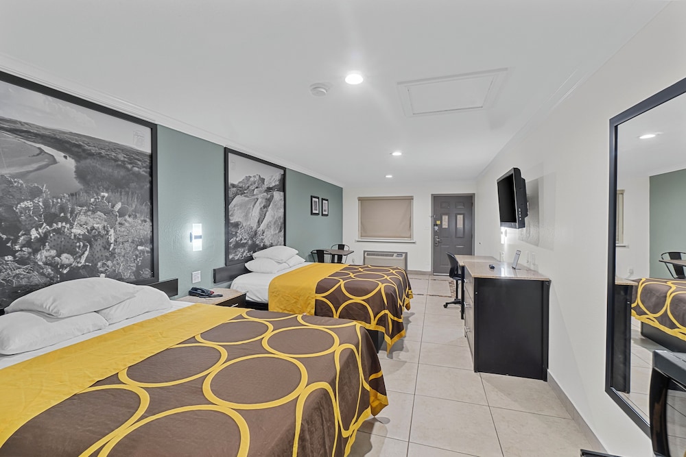 Standard Room, 2 Queen Beds, Non Smoking - Photo 1