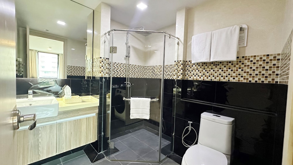 Room, 2 Bedrooms (Grand Premier, 2 King) photo 2
