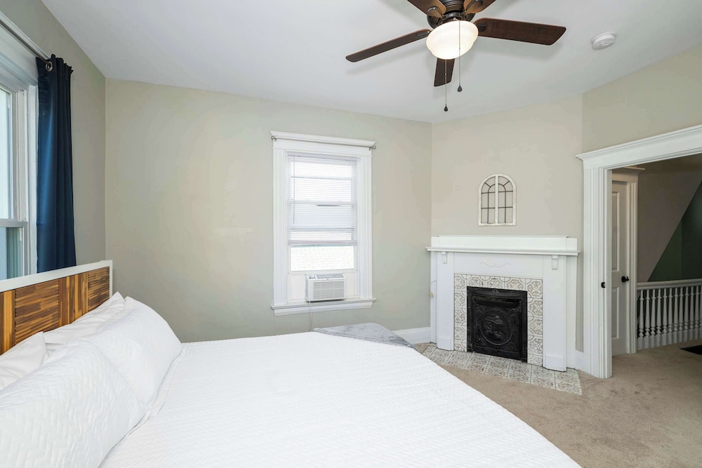 House, Multiple Beds, Balcony, City View (Ludlow Lodge w/ City Views) photo 2