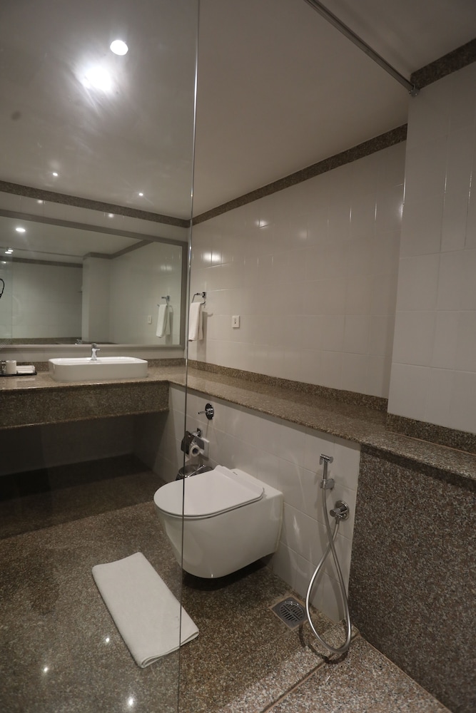 Suite - Photo 4